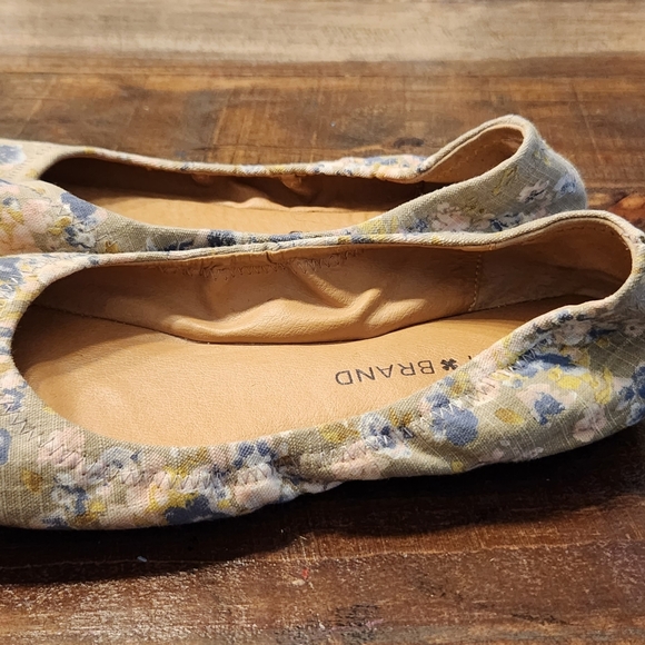 Lucky Brand Flats - Picture 3 of 5